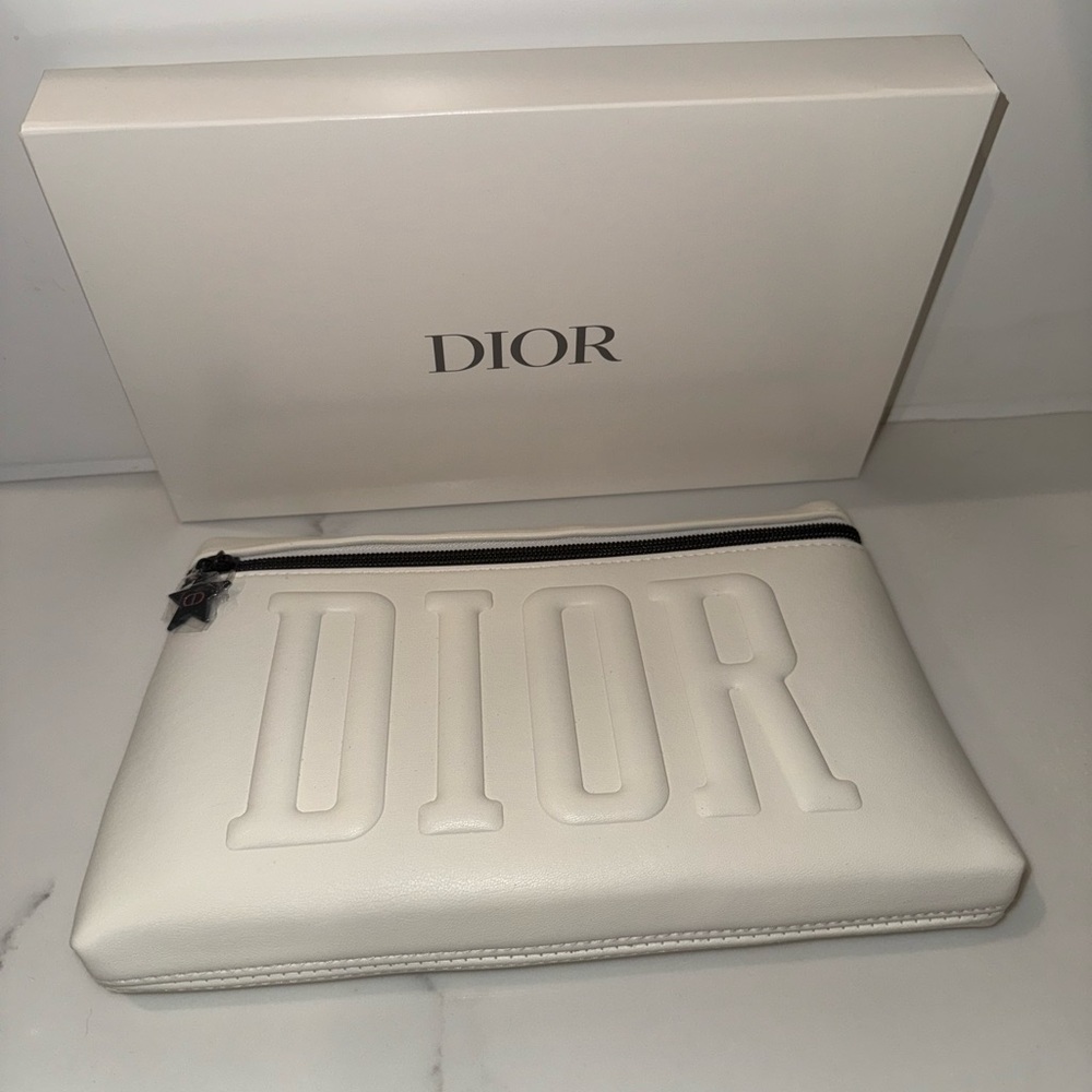 New Dior White Embossed Logo Pouch - Picture 2 of 9